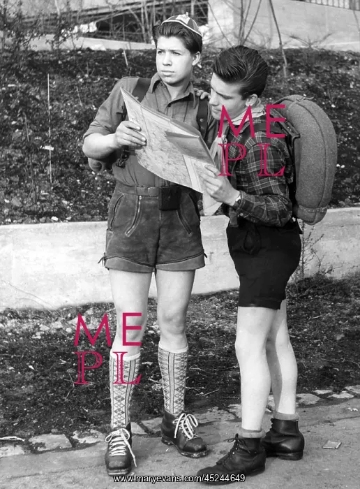 : Adolescent hikers 1958 : Adolescent hikers 1958