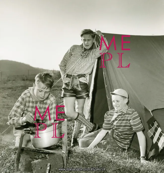 : Adolescents go camping : Adolescents go camping