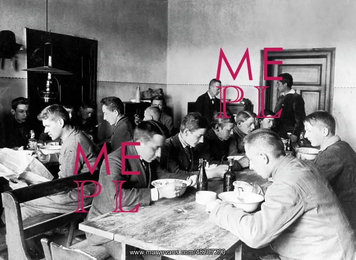: Adolescents at lunch, 1917 : Adolescents at lunch, 1917