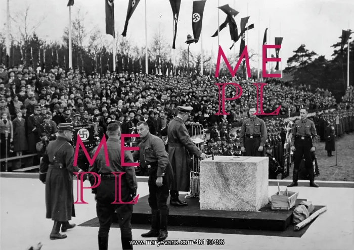 : Adolf Hitler : Adolf Hitler