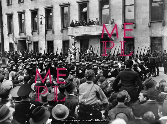 : Adolf Hitler : Adolf Hitler