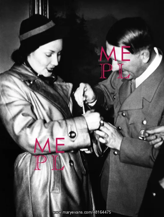 : Adolf Hitler : Adolf Hitler