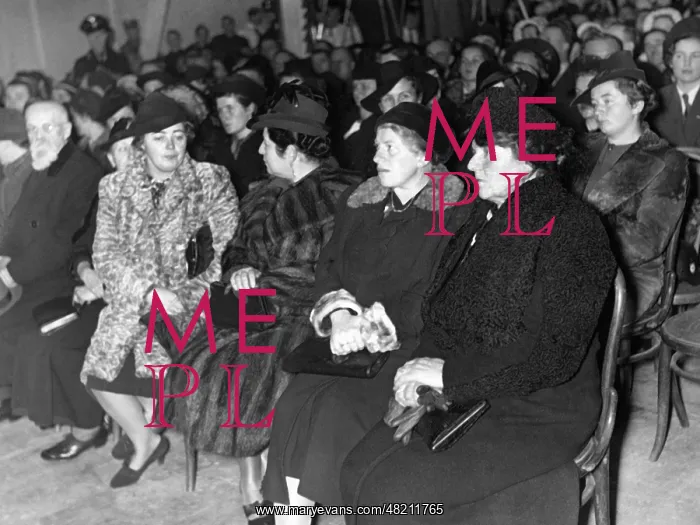 : Adolf Hitler : Adolf Hitler