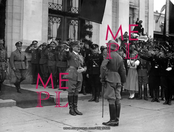 : Adolf Hitler : Adolf Hitler