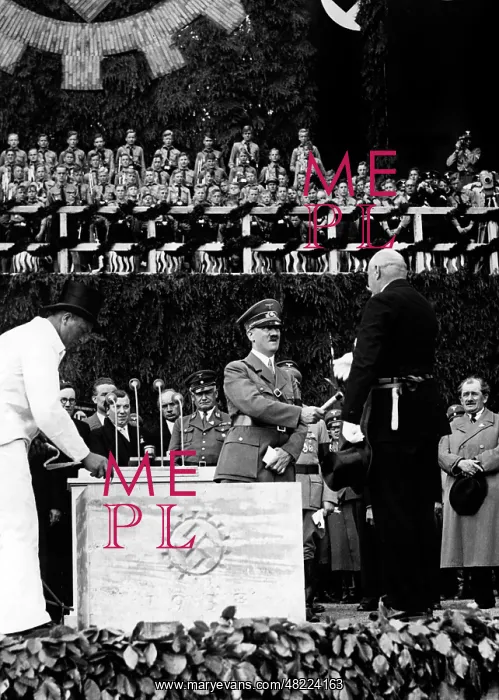 : Adolf Hitler : Adolf Hitler