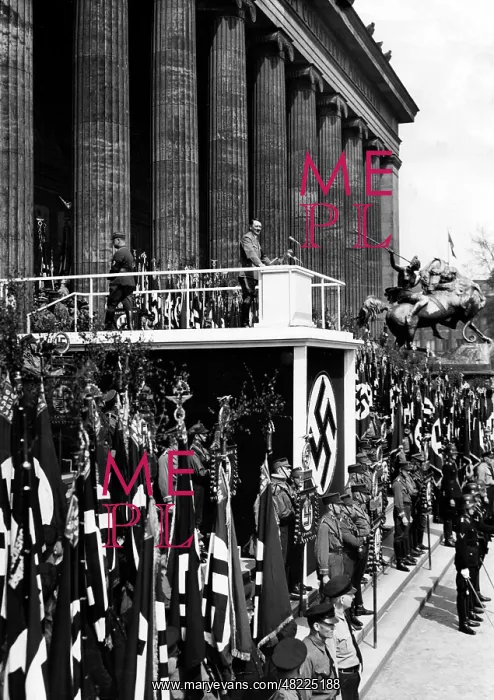 : Adolf Hitler : Adolf Hitler
