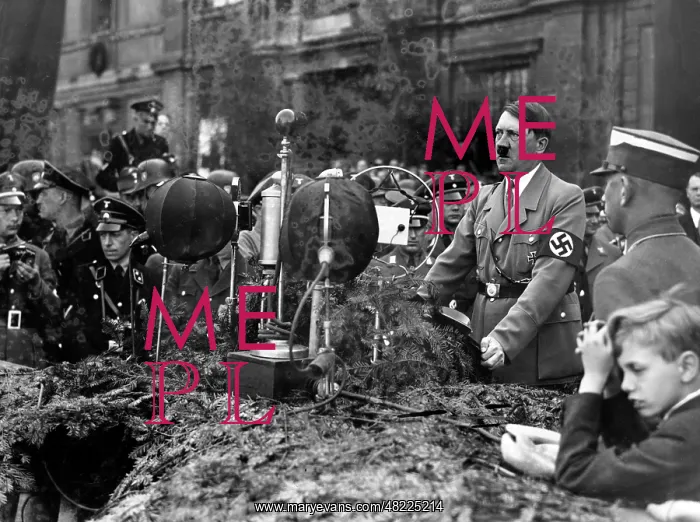 : Adolf Hitler : Adolf Hitler