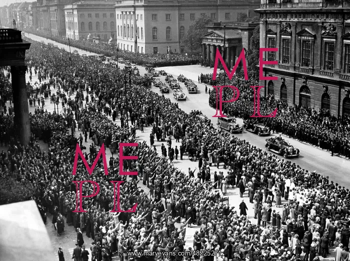 : Adolf Hitler : Adolf Hitler