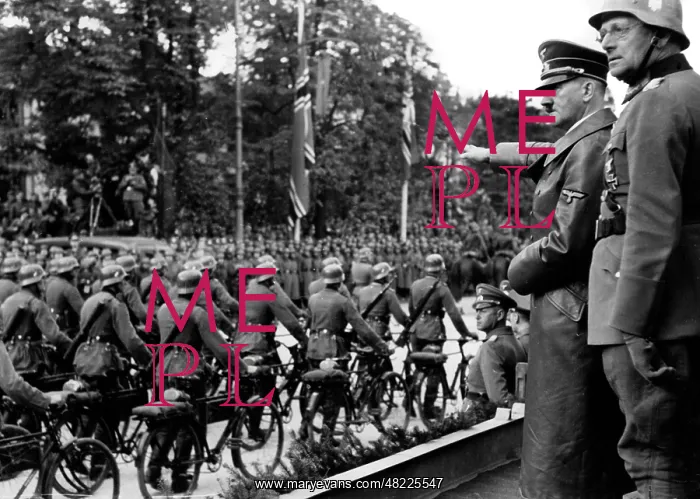 : Adolf Hitler : Adolf Hitler