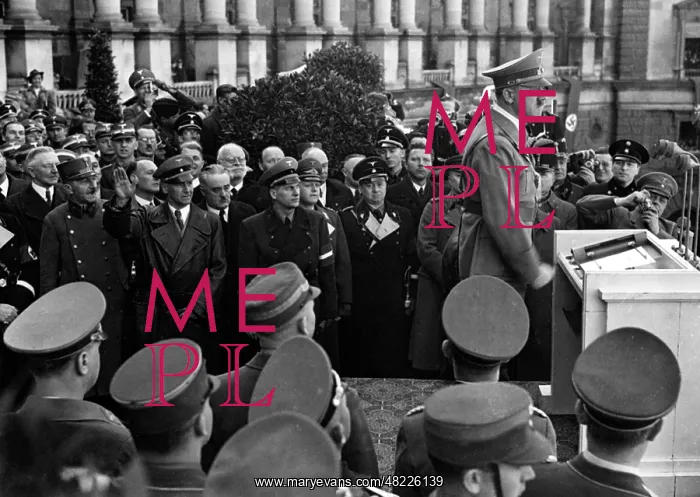: Adolf Hitler : Adolf Hitler