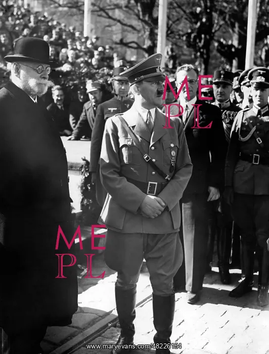 : Adolf Hitler : Adolf Hitler