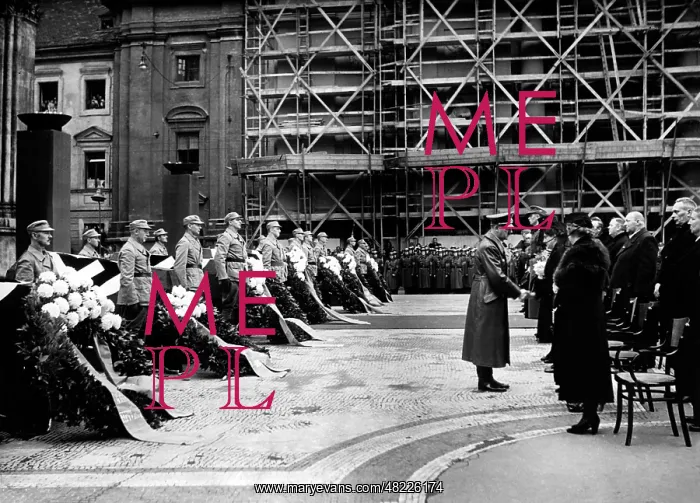 : Adolf Hitler : Adolf Hitler
