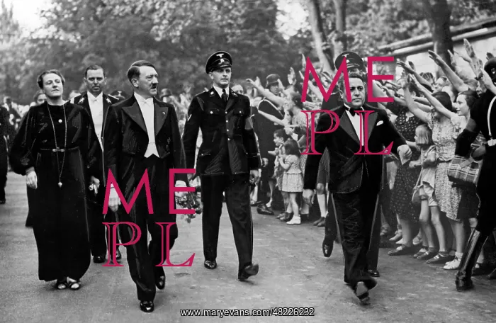 : Adolf Hitler : Adolf Hitler