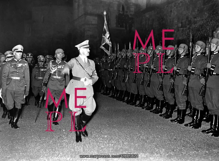 : Adolf Hitler : Adolf Hitler