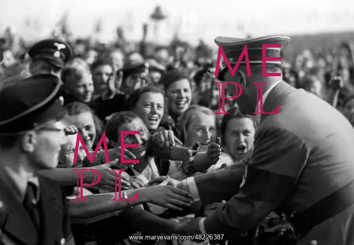 : Adolf Hitler : Adolf Hitler