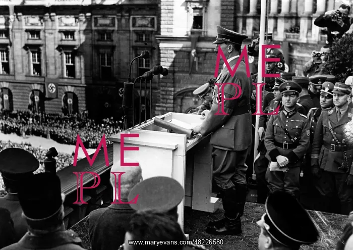 : Adolf Hitler : Adolf Hitler