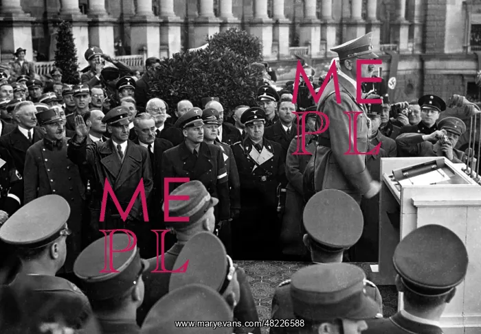 : Adolf Hitler : Adolf Hitler