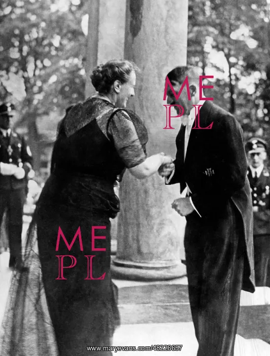 : Adolf Hitler : Adolf Hitler