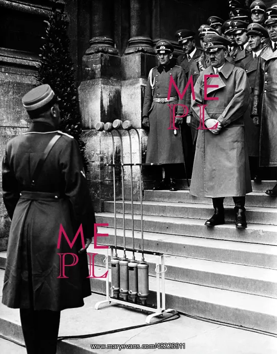 : Adolf Hitler : Adolf Hitler