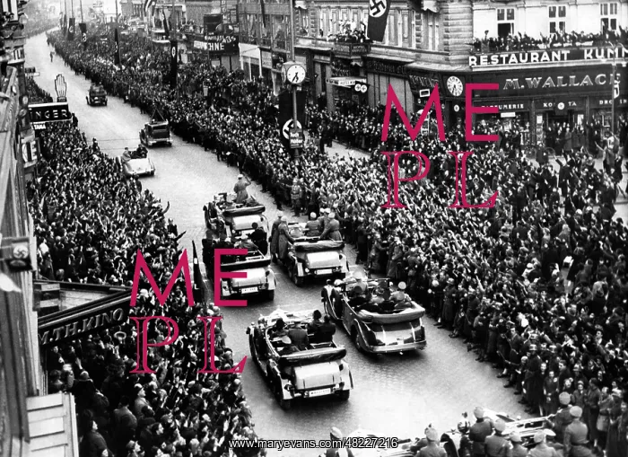 : Adolf Hitler : Adolf Hitler