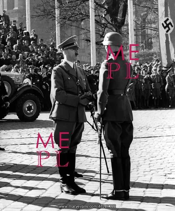 : Adolf Hitler : Adolf Hitler