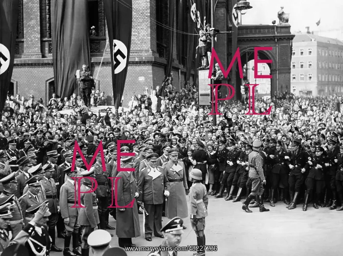 : Adolf Hitler : Adolf Hitler
