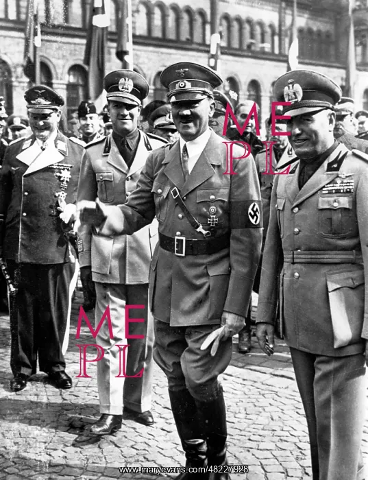 : Adolf Hitler : Adolf Hitler