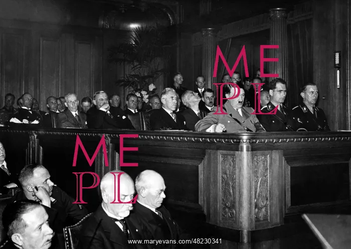 : Adolf Hitler : Adolf Hitler