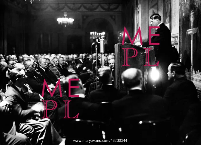 : Adolf Hitler : Adolf Hitler
