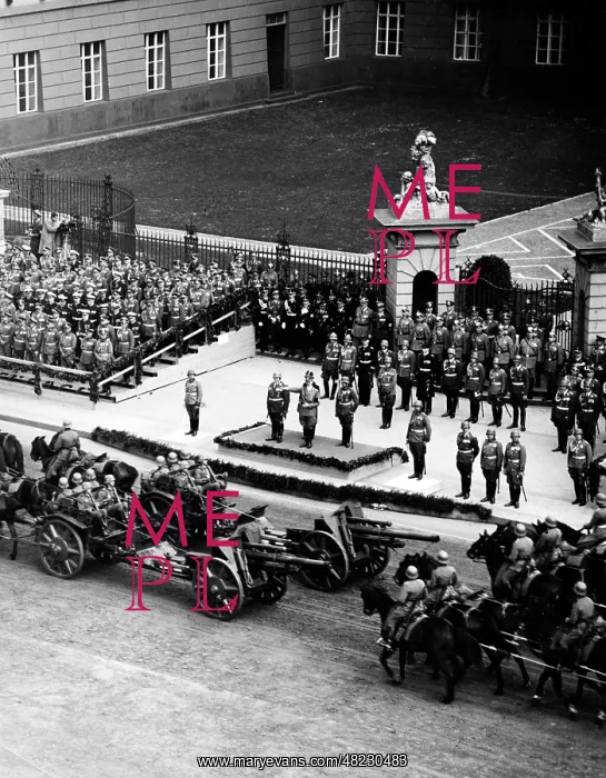 : Adolf Hitler : Adolf Hitler