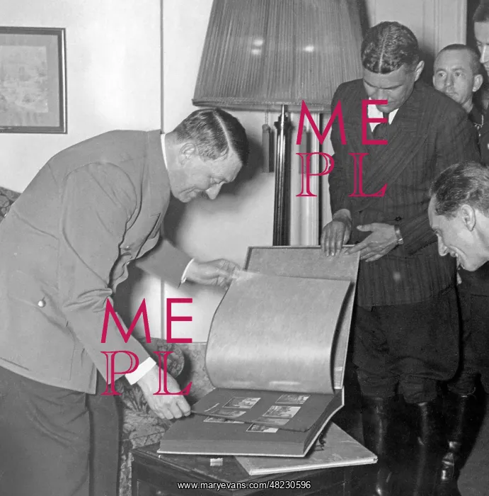 : Adolf Hitler : Adolf Hitler