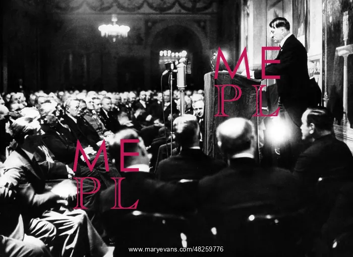 : Adolf Hitler : Adolf Hitler