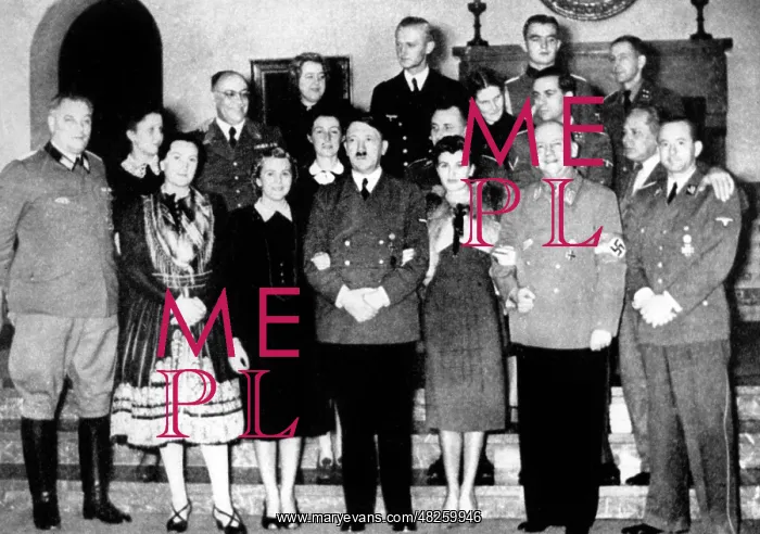 : Adolf Hitler : Adolf Hitler