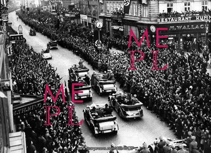 : Adolf Hitler during the annexation of Austria : Adolf Hitler during the annexation of Austria