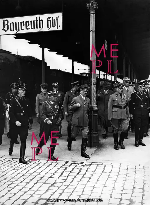 : Adolf Hitler arrives in Bayreuth, 1936 : Adolf Hitler arrives in Bayreuth, 1936