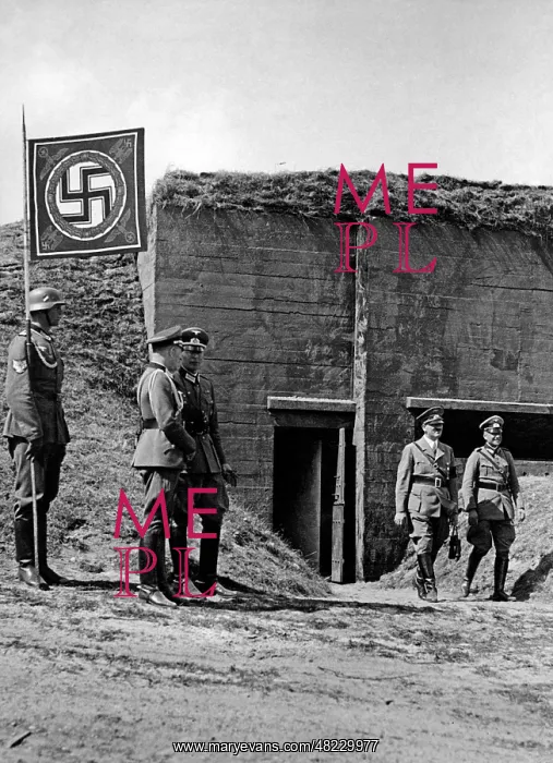 : Adolf Hitler attends a troop exercise at Borne 1938 : Adolf Hitler attends a troop exercise at Borne 1938
