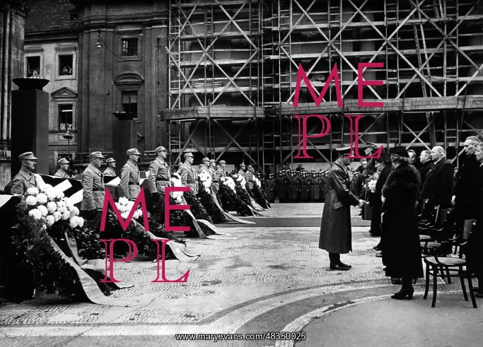 : Adolf Hitler condolences relatives of the victims : Adolf Hitler condolences relatives of the victims