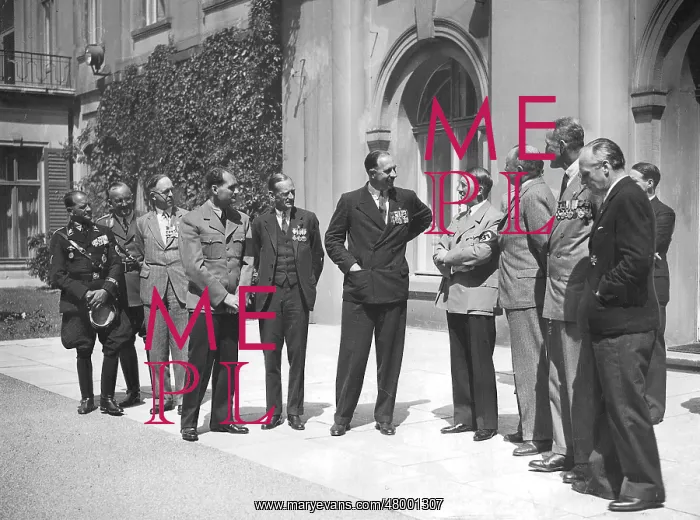 : Adolf Hitler with delegation of British combatants : Adolf Hitler with delegation of British combatants