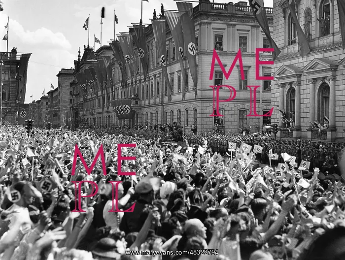 : Adolf Hitler drives through Berlin, 1940 : Adolf Hitler drives through Berlin, 1940