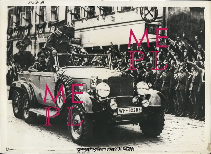: Adolf Hitler driving through Asch, Czechoslovakia : Adolf Hitler driving through Asch, Czechoslovakia