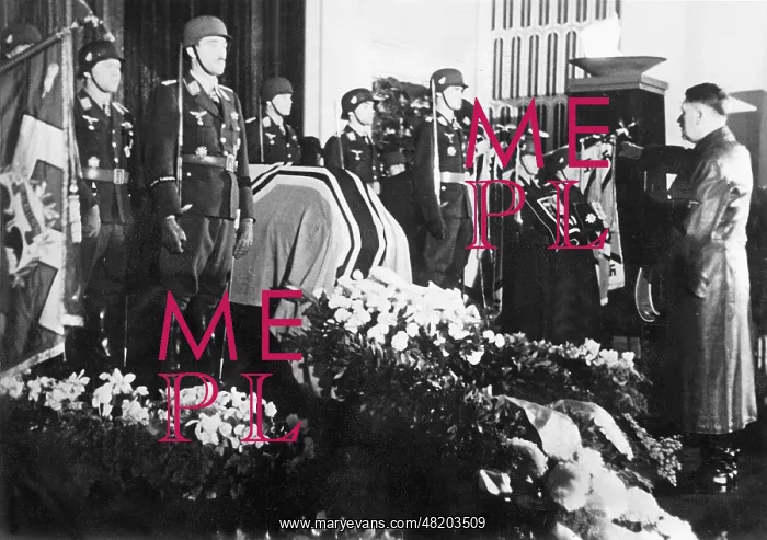 : Adolf Hitler at Ernst Udet's coffin, 1941 : Adolf Hitler at Ernst Udet's coffin, 1941