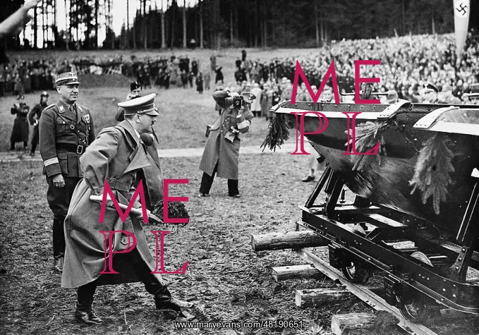 : Adolf Hitler at the first cut of the spade for the Austrian : Adolf Hitler at the first cut of the spade for the Austrian