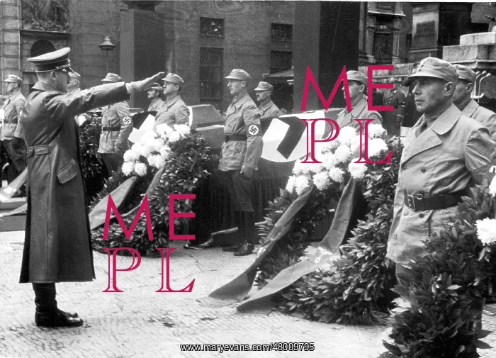 : Adolf Hitler at the funeral service for victims of the attac : Adolf Hitler at the funeral service for victims of the attac