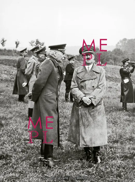 : Adolf Hitler with Generaloberst von Seeckt : Adolf Hitler with Generaloberst von Seeckt
