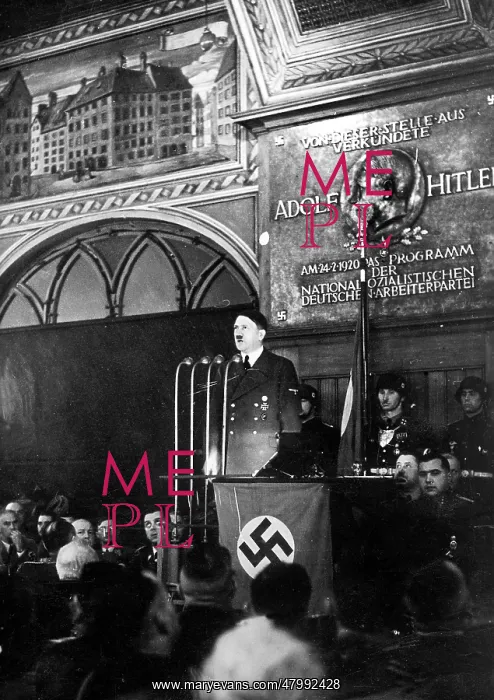 : Adolf Hitler giving speech to Old Fighters, Munich, Germany : Adolf Hitler giving speech to Old Fighters, Munich, Germany