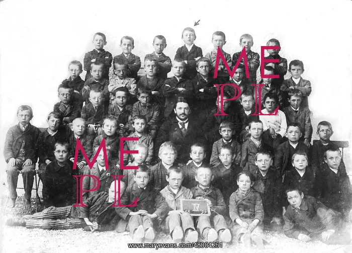 : Adolf Hitler in group photo with classmates, Lambach : Adolf Hitler in group photo with classmates, Lambach