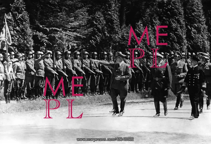 : Adolf Hitler, Hermann Goering and Erich Raeder : Adolf Hitler, Hermann Goering and Erich Raeder