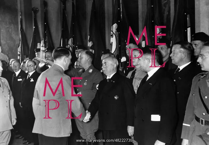 : Adolf Hitler with leaders of model plants, 1930s : Adolf Hitler with leaders of model plants, 1930s
