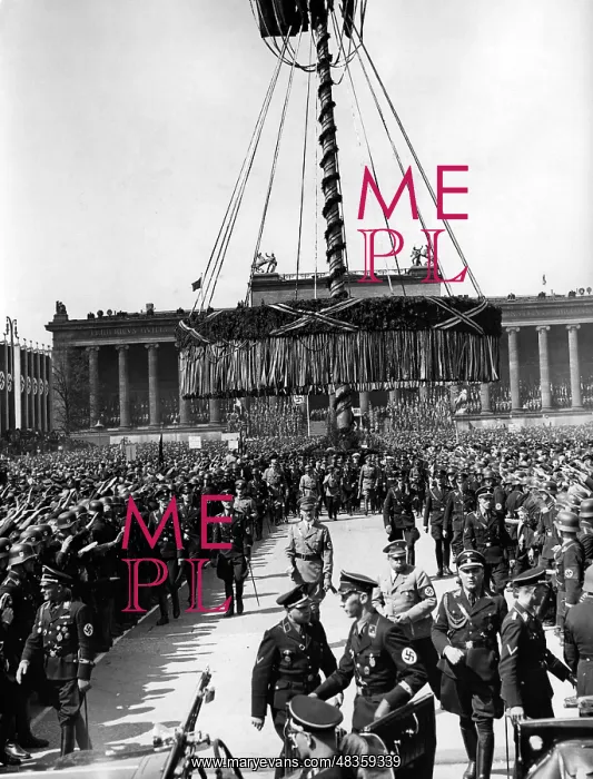 : Adolf Hitler leaves the Lustgarten, 1937 : Adolf Hitler leaves the Lustgarten, 1937