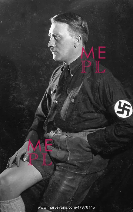  : Adolf Hitler in Lederhosen